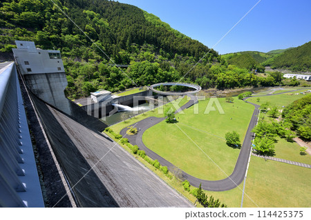 日吉水壩下游公園景觀（京都府南丹市日吉町） 114425375