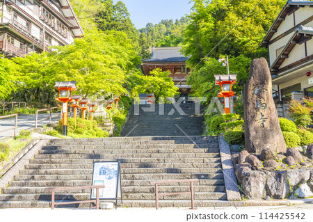 Kyoto, with its fresh greenery: Kurama Temple, Niomon Gate 114425542