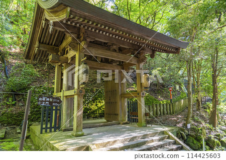 Kurama Temple: The middle gate of the 99-span approach 114425603
