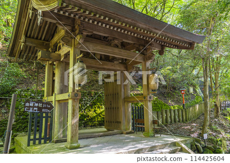 Kurama Temple: The middle gate of the 99-span approach Kurama Temple: The middle gate of the 99-span approach 114425604