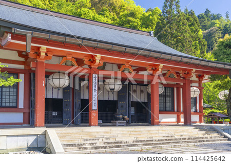Fresh greenery at Kurama Temple - Main Hall and Golden Hall 114425642