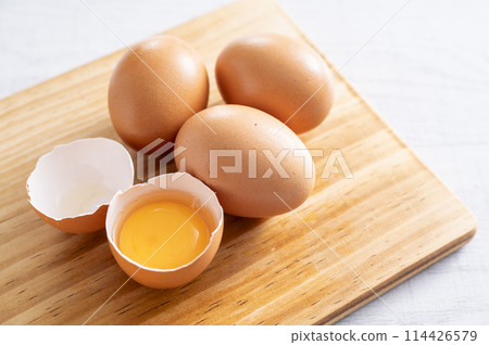 Raw egg  114426579