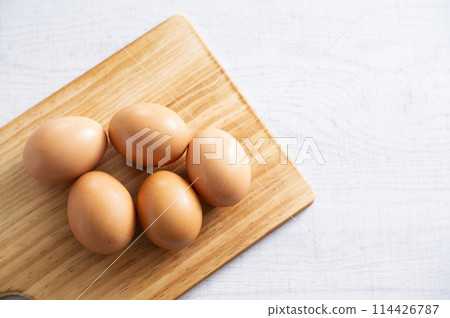 Raw egg  114426787