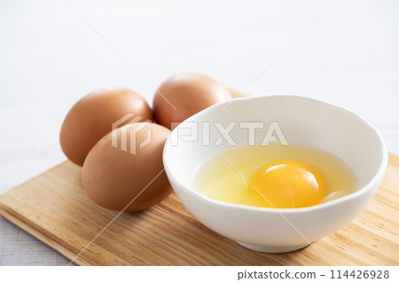 Raw egg  114426928