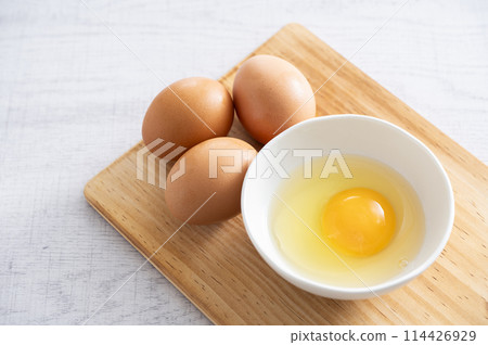 Raw egg  114426929