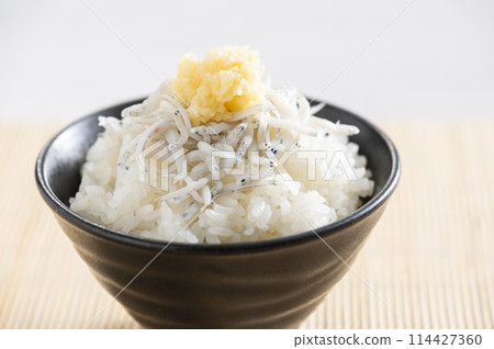 Whitebait and ginger rice Whitebait and ginger rice 114427360