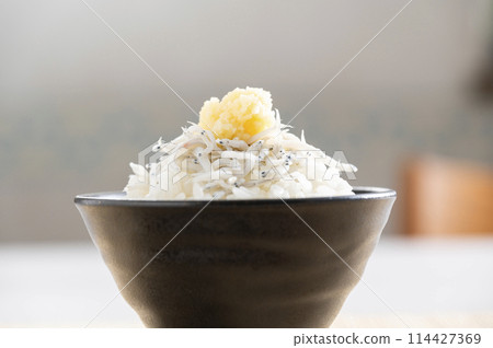 Whitebait and ginger rice 114427369