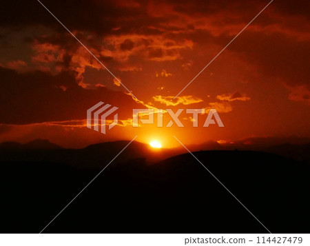 Setting sun Setting sun 114427479