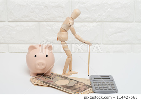 退休基金與老人和金錢的形象 退休基金與老人和金錢的形象 114427563