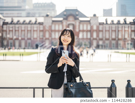 Woman with smartphone in the city Woman with smartphone in the city 114428286
