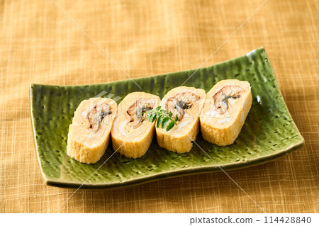 Umaki (eel omelet) Umaki (eel omelet) 114428840
