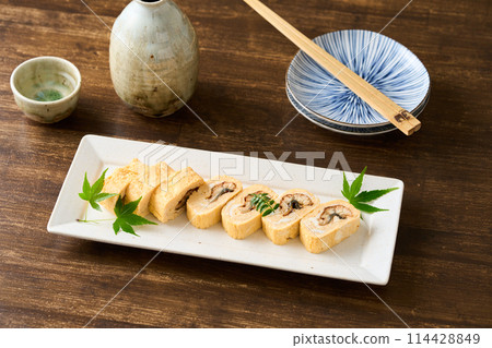 Umaki (eel omelet) 114428849