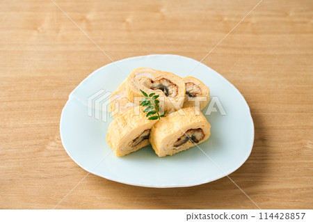 Umaki (eel omelet) 114428857
