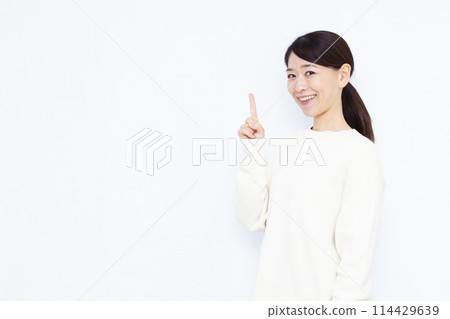 指著手指的女人 指著手指的女人 114429639