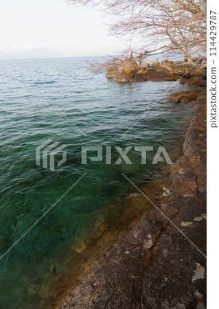 Lake Towada in spring (near Nenokuchi) Lake Towada in spring (near Nenokuchi) 114429787