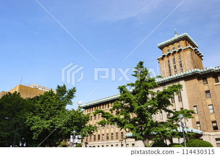 舊神奈川縣政府大樓在藍天的襯托下閃閃發光 114430315