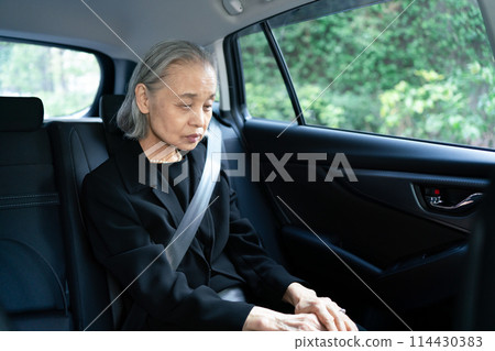 Woman in mourning clothes, car Woman in mourning clothes, car 114430383