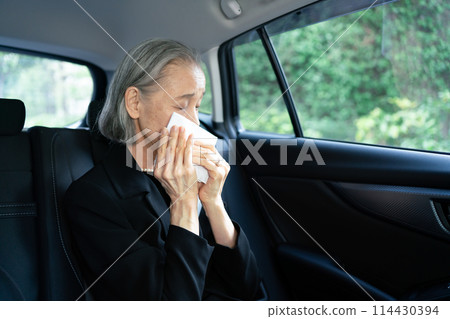Woman in mourning clothes, car, crying Woman in mourning clothes, car, crying 114430394