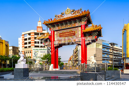 The Odean Circle at sunrise, located at the start of Yaowarat Road, is a notable landmark in Bangkok, Thailand 114430547