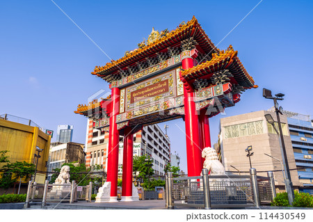 The Odean Circle at sunrise, located at the start of Yaowarat Road, is a notable landmark in Bangkok, Thailand 114430549