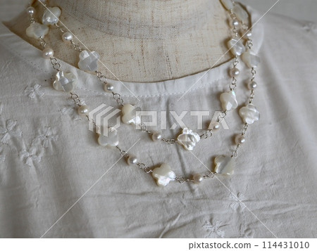 FS-726 4-piece shell and freshwater pearl long necklace 114431010