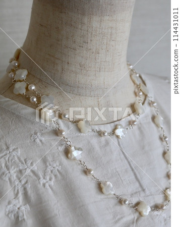 FS-726 4-piece shell and freshwater pearl long necklace 114431011