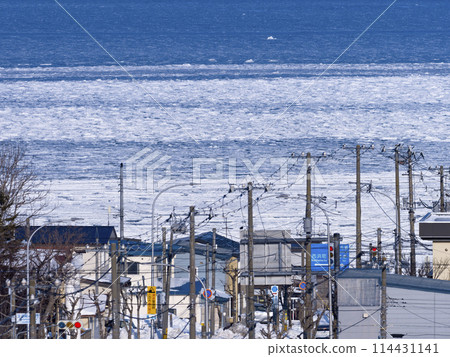北海道根室市 - 根室灣有流冰及沿岸住宅區 / 日本根室 114431141