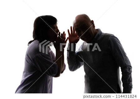剪影老年夫婦聽力損失 114431824