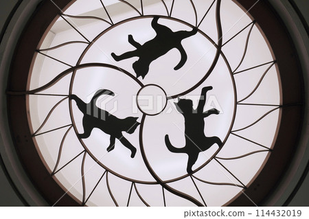 Yokohama cityscape in Japan: There's a cat on the ceiling of the landing of the stairs just before the 4th entrance of the Yokohama Municipal Subway Landing Station... = May 10th 114432019