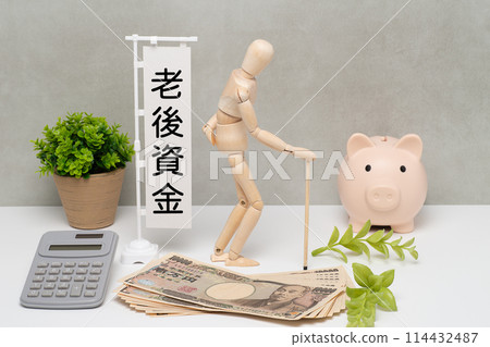 Image of retirement funds with old people and money 114432487