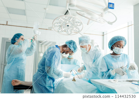 talented professionals people slicing into a person's body to remove an appendix talented professionals people slicing into a person's body to remove an appendix 114432530