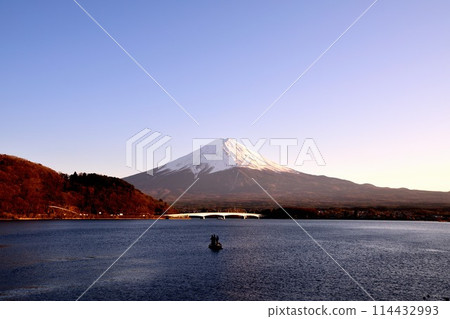河口湖和富士山 114432993