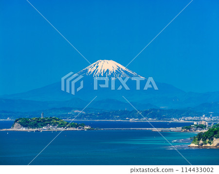 Spring scenery of Mt. Fuji and Shonan Coast 114433002