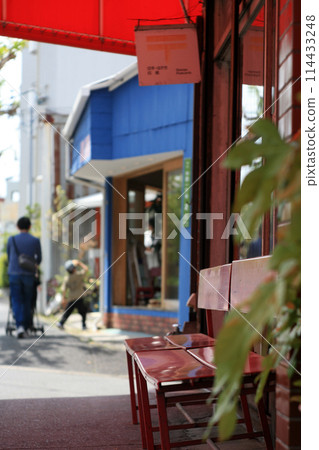 Tobacco shop bench 114433248