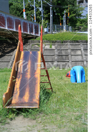 河床鐵橋及遊樂設施 114433265