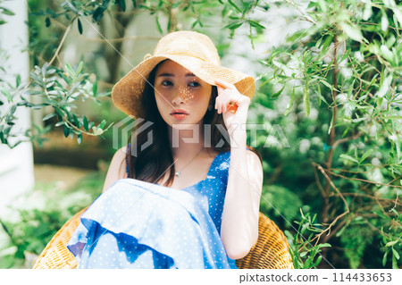 Young woman in resort fashion 114433653