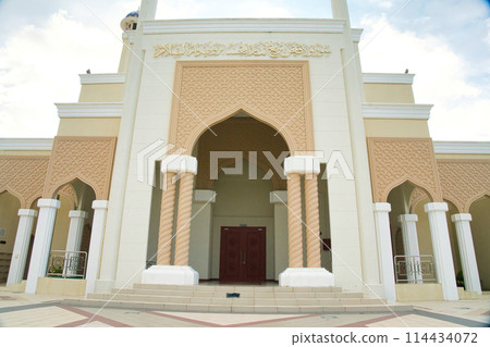 Mosque next to the airport in Brunei 114434072