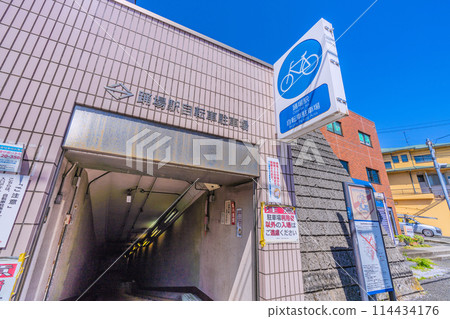 日本橫濱城市景觀 橫濱市營地鐵大通場站自行車停車場位於大通場站入口/出口 2 旁... = 5 月 10 日 日本橫濱城市景觀 橫濱市營地鐵大通場站自行車停車場位於大通場站入口/出口 2 旁... = 5 月 10 日 114434176