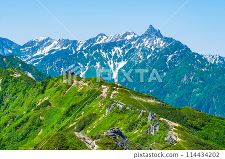 Climbing Mt. Tsubaku in summer (Yarigatake seen from Tsubame-sanso) 114434202