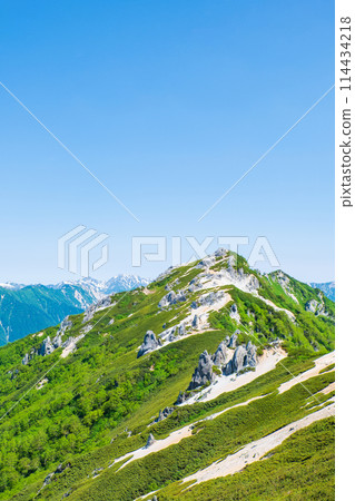Climbing Mt. Tsurugidake in summer (view of the summit from Tsurugi Sanso) Climbing Mt. Tsurugidake in summer (view of the summit from Tsurugi Sanso) 114434218