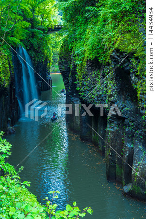 Takachiho Gorge columnar joints and Manai Falls, Takachiho Town, Miyazaki Prefecture Takachiho Gorge columnar joints and Manai Falls, Takachiho Town, Miyazaki Prefecture 114434934