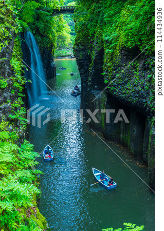 Takachiho Gorge columnar joints and Manai Falls, Takachiho Town, Miyazaki Prefecture 114434936