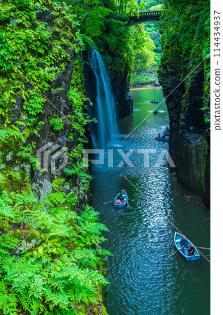 Takachiho Gorge columnar joints and Manai Falls, Takachiho Town, Miyazaki Prefecture Takachiho Gorge columnar joints and Manai Falls, Takachiho Town, Miyazaki Prefecture 114434937