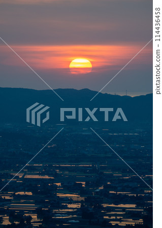 The scattered villages of the Tonami Plain dyed in the sunset (May) | Photographed from the Scattered Village Observatory | Tonami City, Toyama Prefecture 114436458