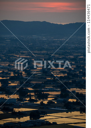 The scattered villages of the Tonami Plain dyed in the sunset (May) | Photographed from the Scattered Village Observatory | Tonami City, Toyama Prefecture 114436471
