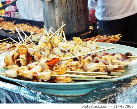 神社參道上的小吃攤 114437965