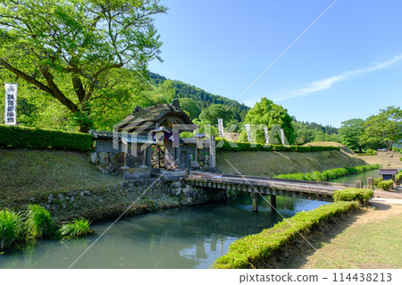 Ruined Valley Asakura Ruins Karamon 114438213