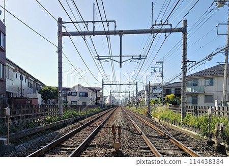 穿過住宅區通往漢諾的鐵路軌道 114438384