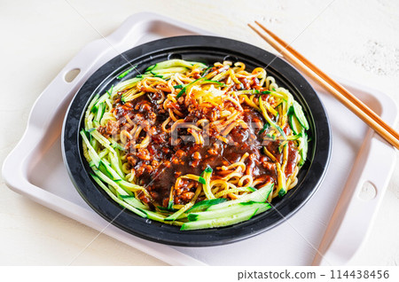 Jarger noodles 114438456