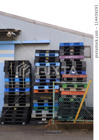 Pallet loaded in the warehouse 114439291